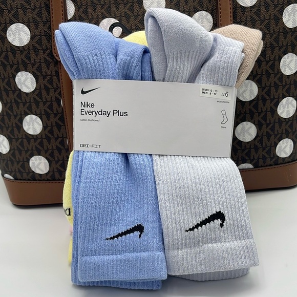 Nike Other - Nike Everyday Plus Cushioned
Training Crew Socks (6 Pairs)
Multi-Color
Size L